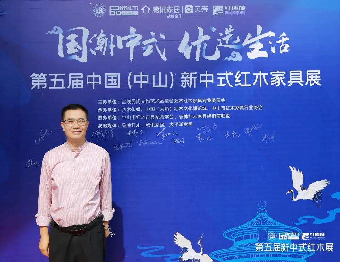 某家具生产企业宣称，以创新设计引领绿色生活新风尚