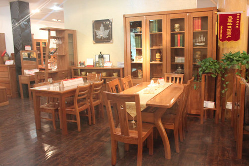 探秘水曲柳实木家具店，自然之美的匠心独运