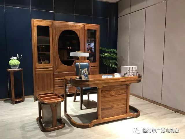 纯正乌金木实木家具，打造18m写字台的艺术与实用完美结合