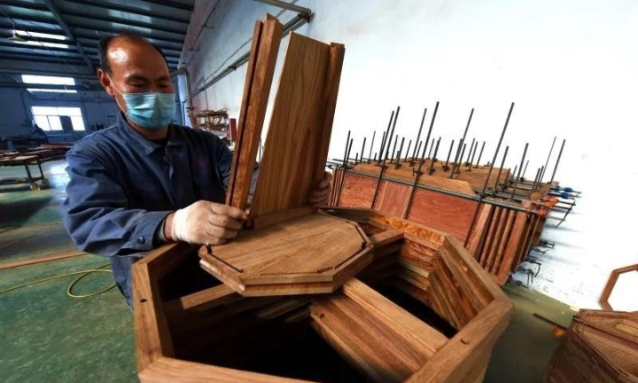 探秘广东实木家具生产基地，匠心独运的木艺之乡