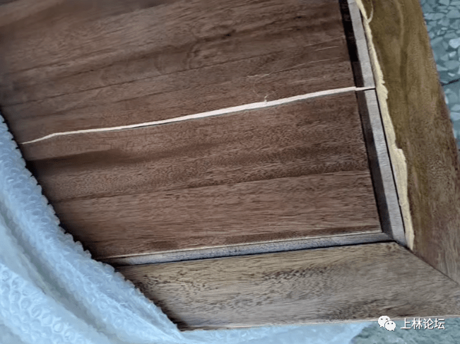实木家具开裂，消费者权益与退货政策解析