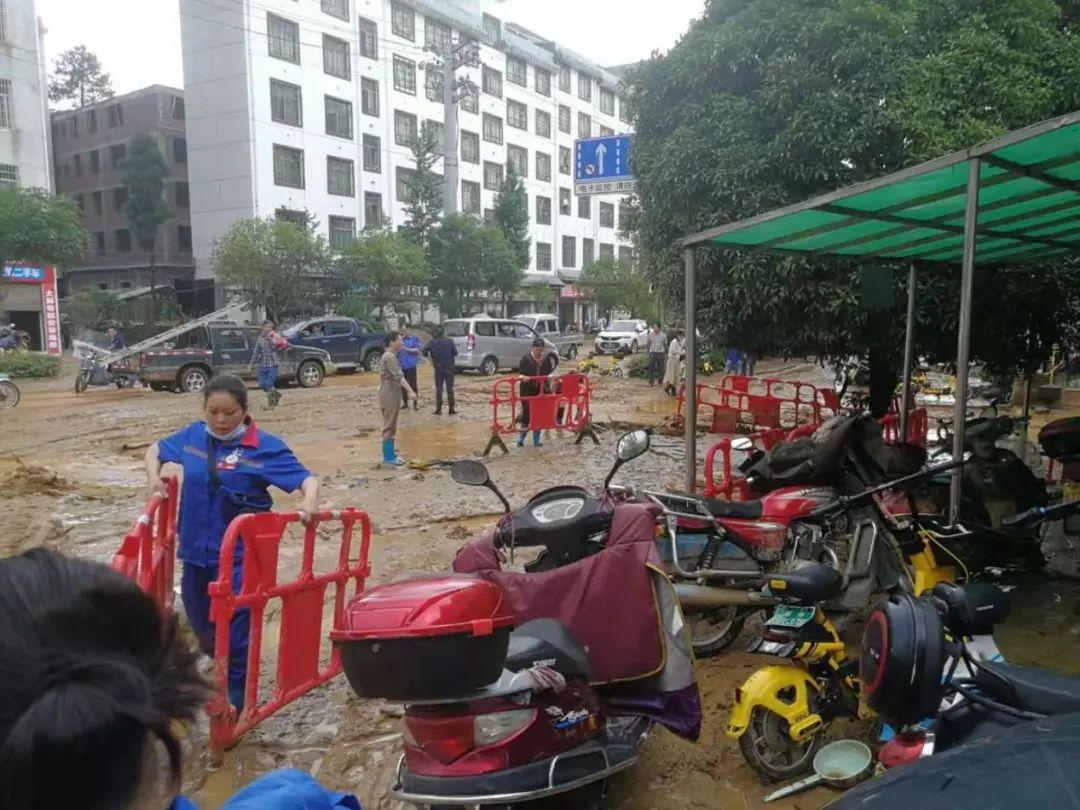 实木家具，保养用油还是蜡？——一场关于自然之美的较量