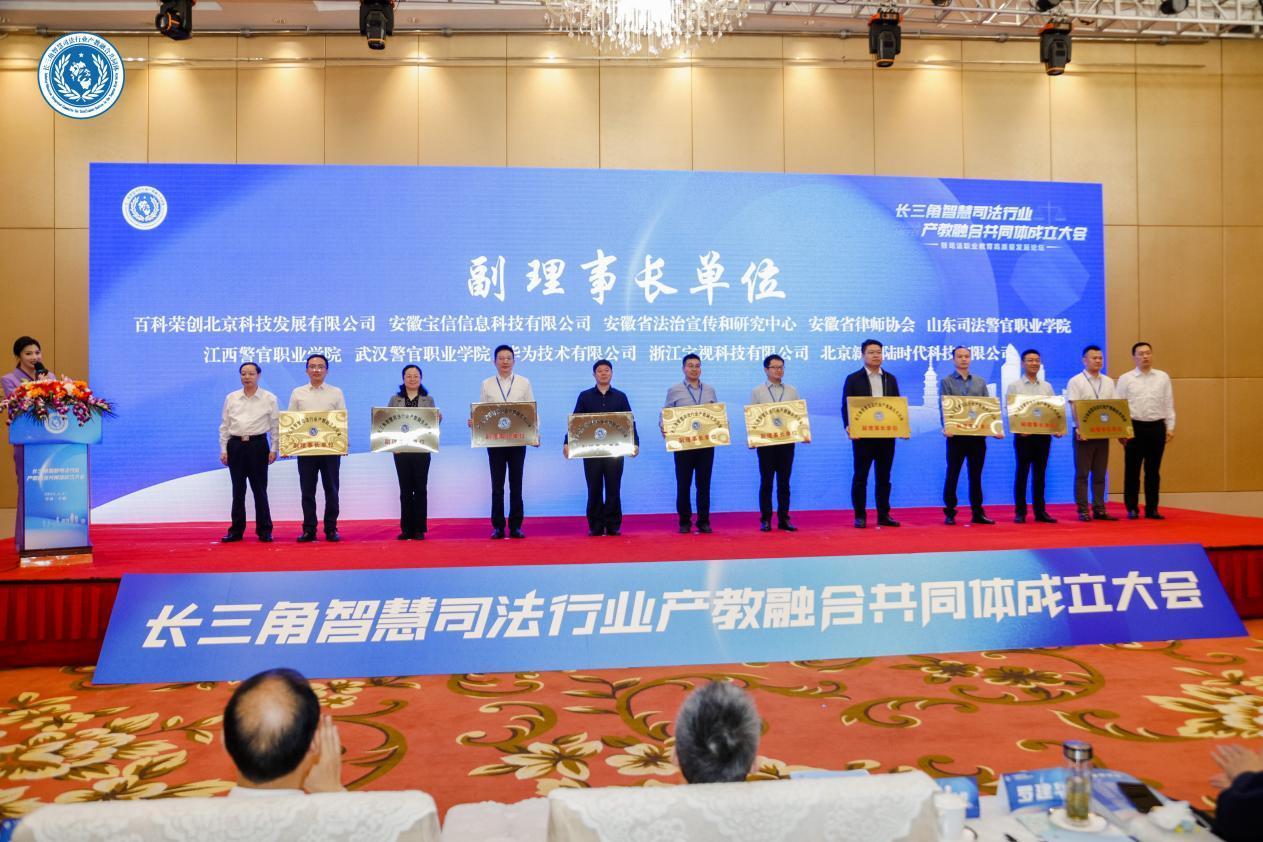 深圳长江集团家具公司，创新与品质并驱的家具行业领航者