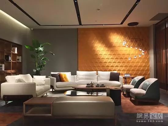 探索现代家具与家居的英文世界，从设计到功能性的全面解析