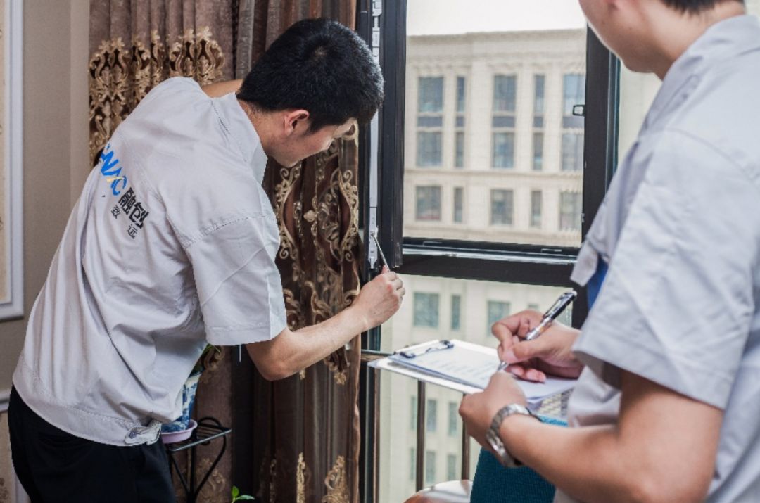 家具维修上门服务师傅，打造温馨家居的守护者