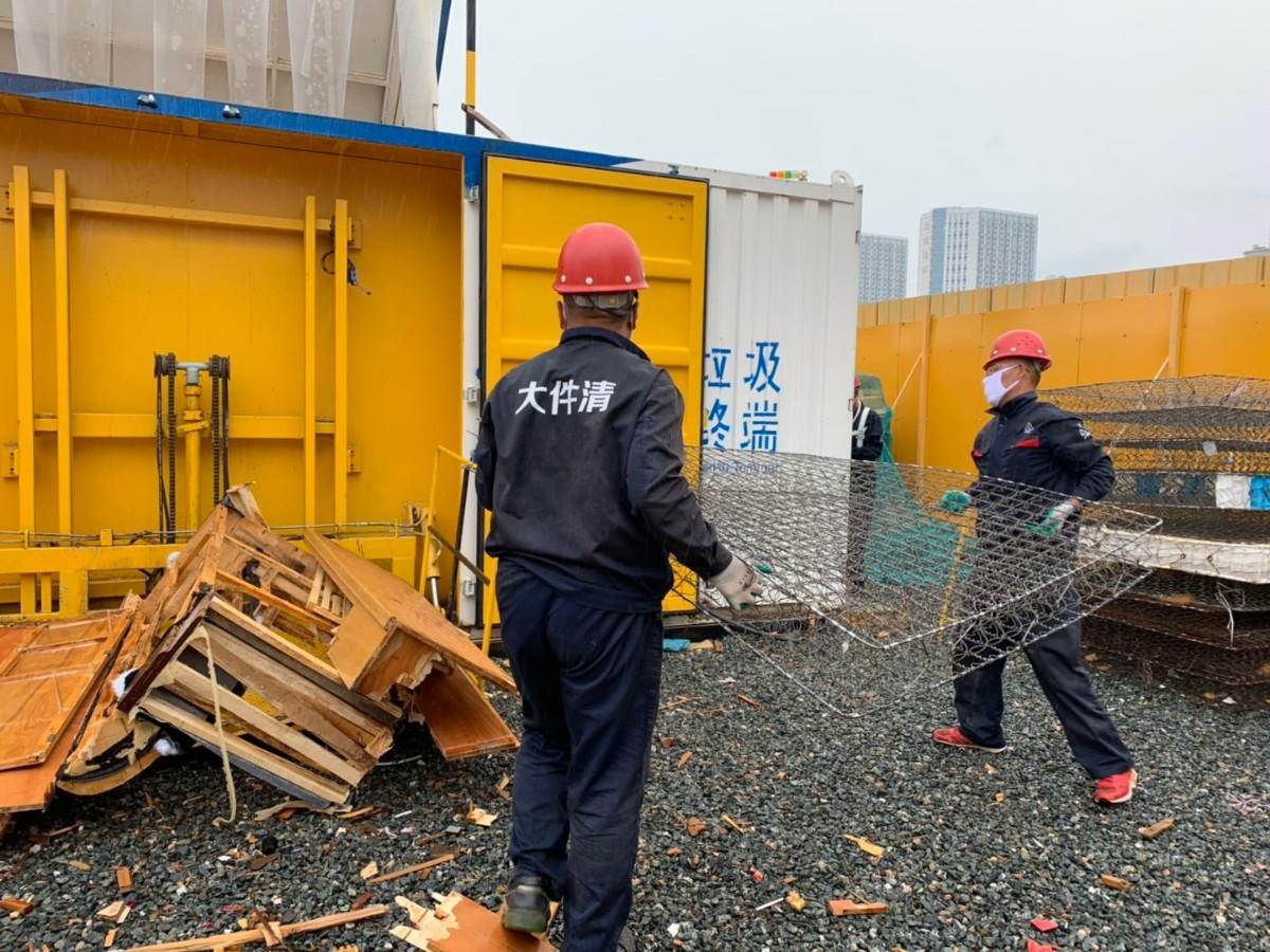 探秘城市角落，附近旧货市场里的家具宝藏
