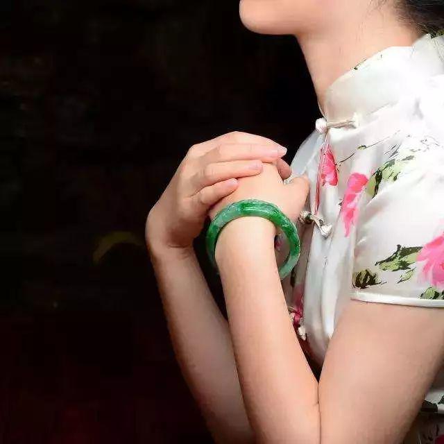 三种女人不适合戴翡翠，品味与个性匹配的智慧