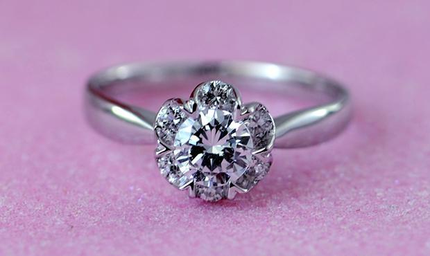 婚戒之选，求婚戒指一般多少钱合适？