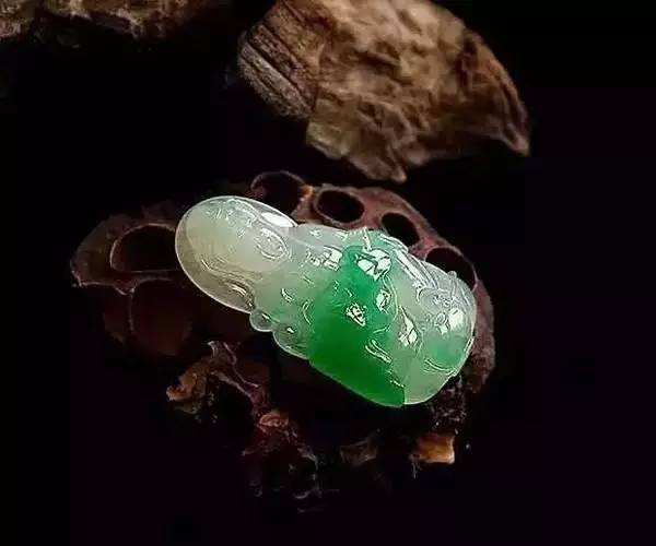 翡翠八大种水，自然之美的极致展现