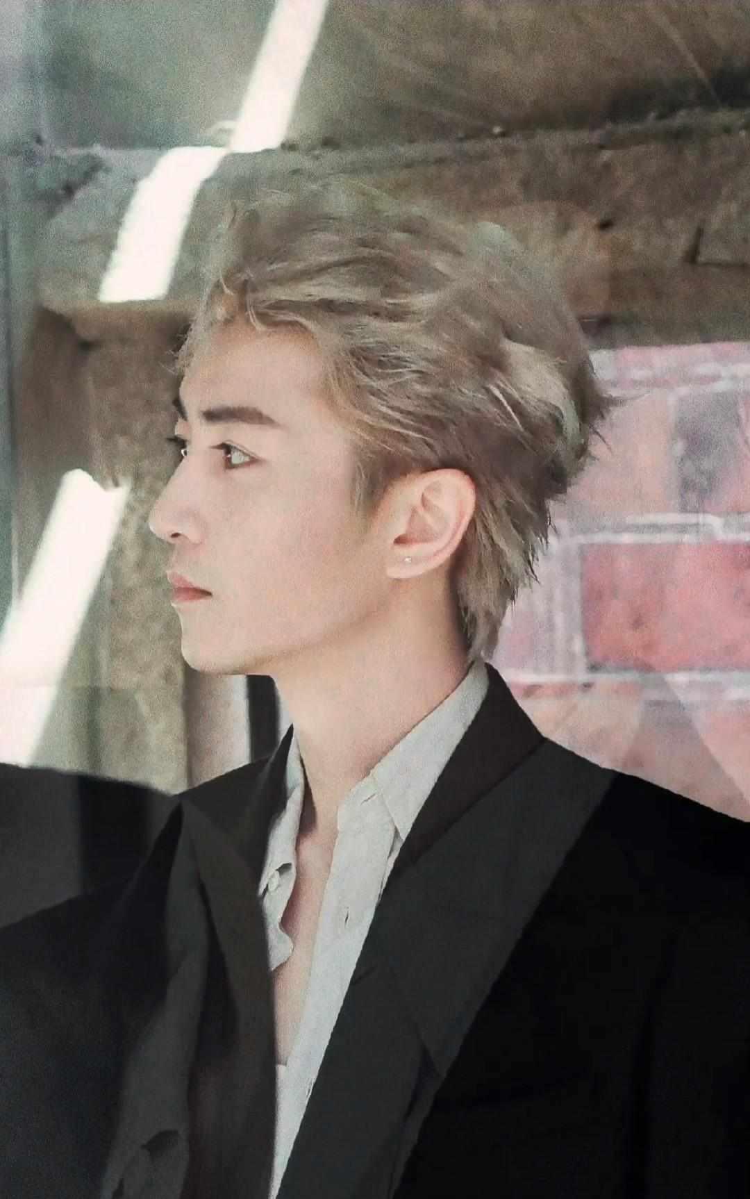 定婚戒，男女各戴哪个手？——传统与现代交织的浪漫选择