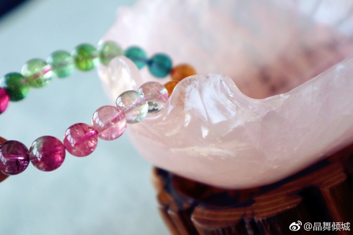粉水晶，爱的守护石与心灵治愈的秘密