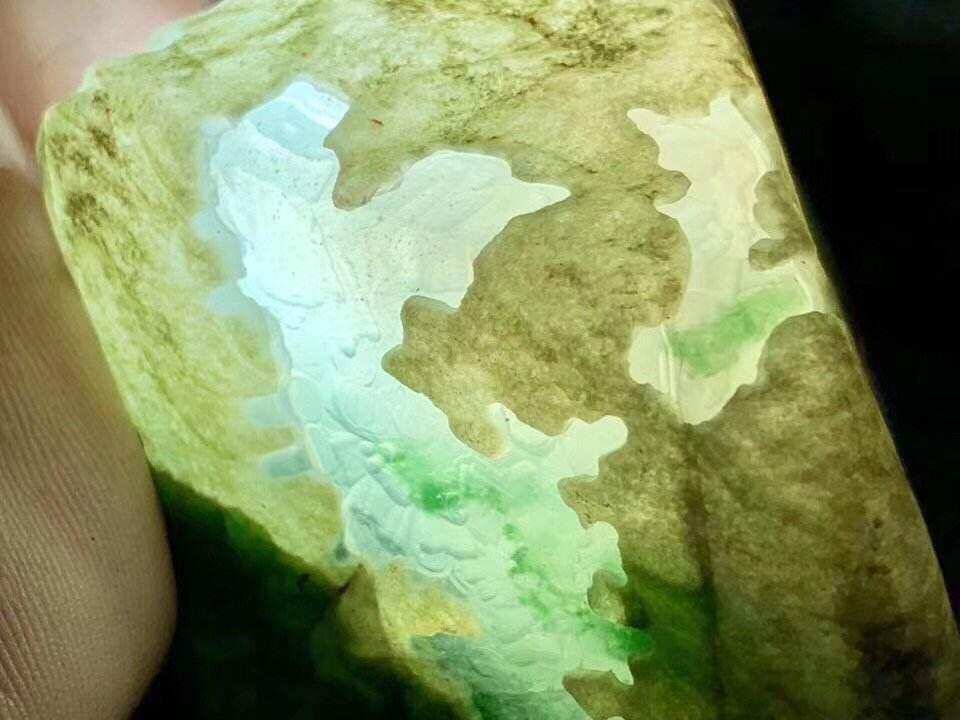 翡翠鉴赏，揭秘会卡翡翠种嫩的独特表现与鉴别方法