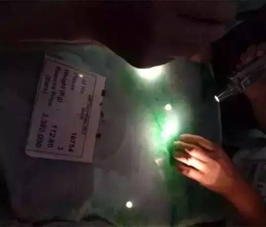 翡翠奇缘，一亿原石如何切割出200亿的奇迹