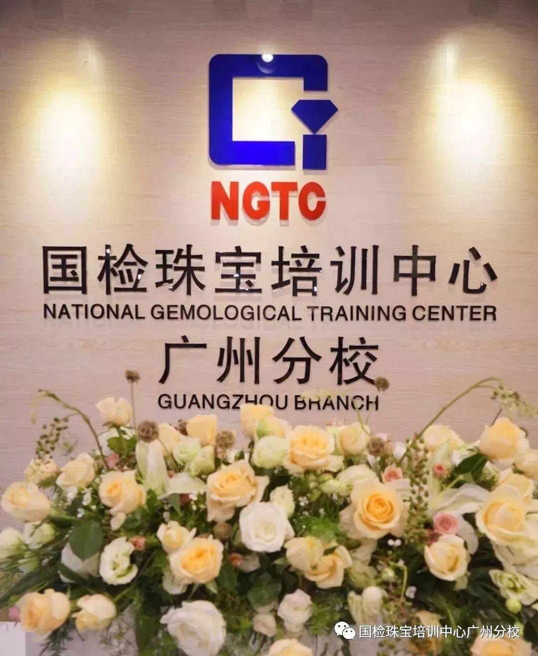 翡翠免费鉴定估价，让您的宝石闪耀智慧的光芒