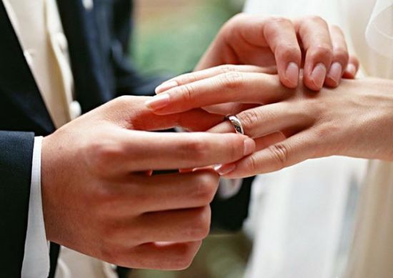 订婚戒指与结婚戒指，爱的双重见证
