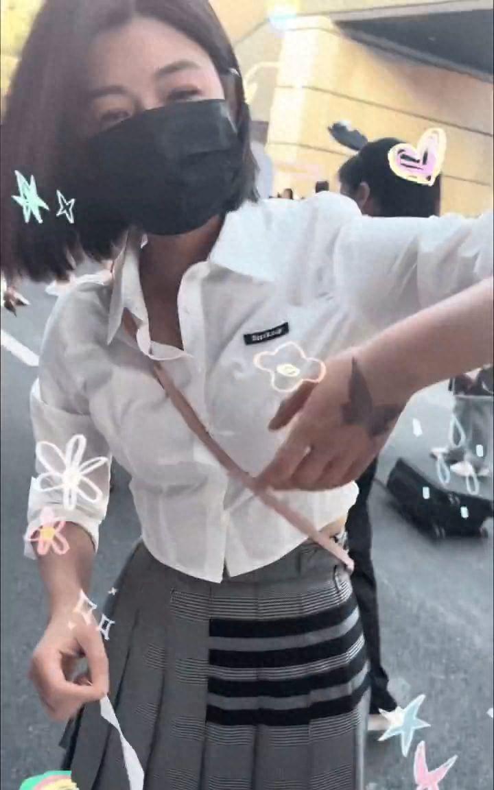 婚戒，女生应戴在哪只手？——传统与现代交织的浪漫选择