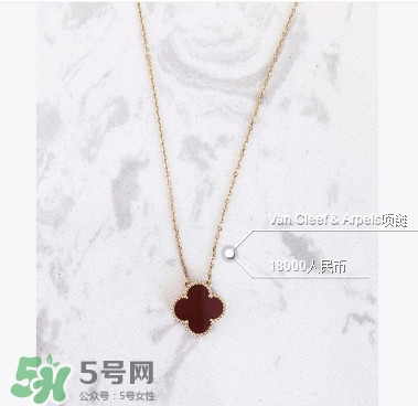 探索四叶草项链背后的品牌魅力