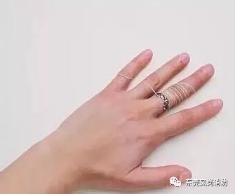 男生戴戒指的禁忌，左手万万不可