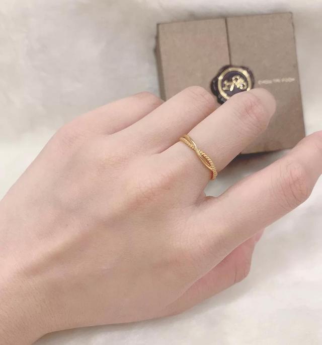 结婚戒指，男女应戴哪只手？