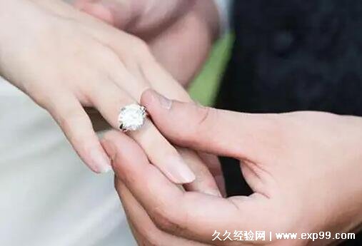 女方结婚戒指的佩戴艺术，左手还是右手？