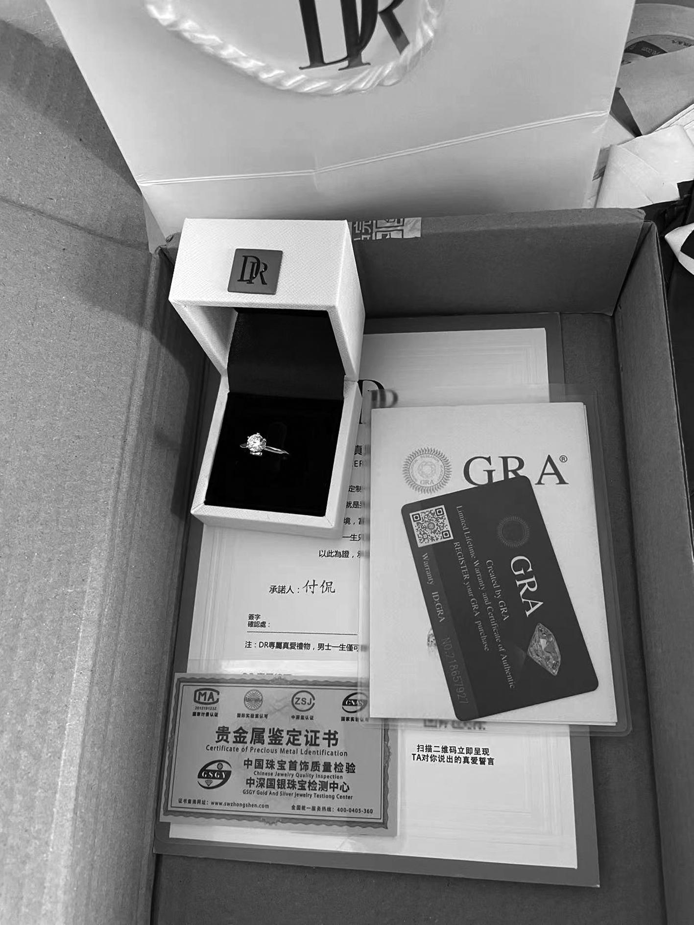 寻找真爱之光，最便宜的1克拉钻戒价格揭秘
