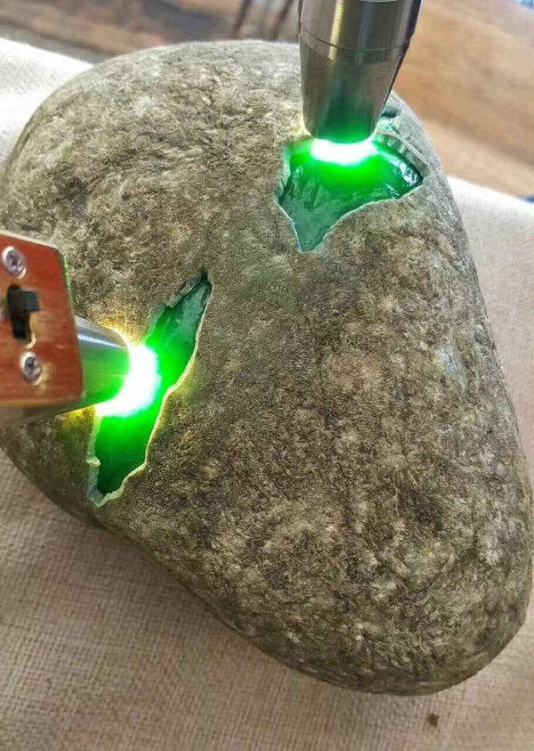 翡翠原石，探秘自然之美的神秘产地