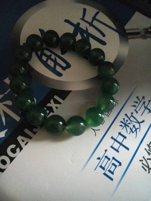 玻璃种翡翠，珍稀之选，价值几何？