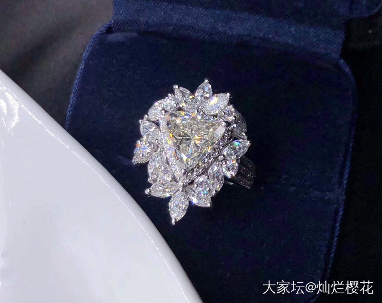 4克拉钻戒，奢华之选，价值几何？