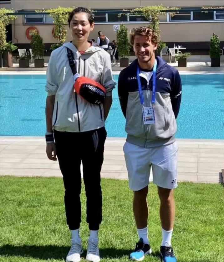 结婚戒指，左手还是右手的浪漫选择？