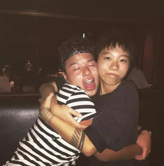 婚戒之约，已婚男人戴戒指的象征与意义