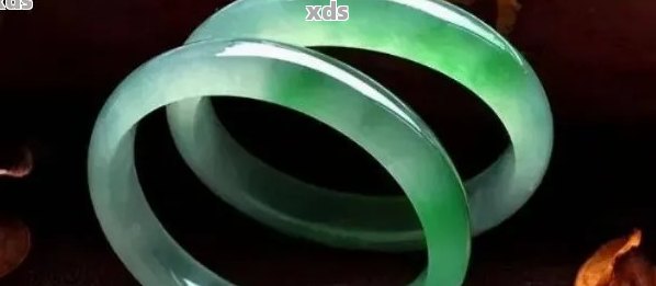 翡翠手镯的保养艺术，让美丽恒久远