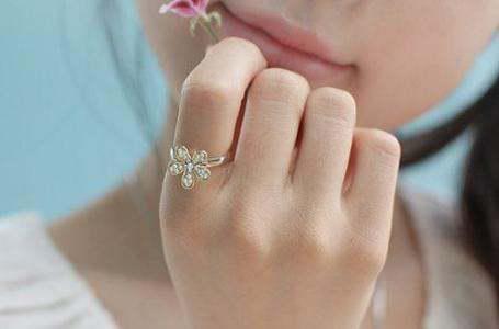 女生戴戒指10个手指的寓意与文化图解
