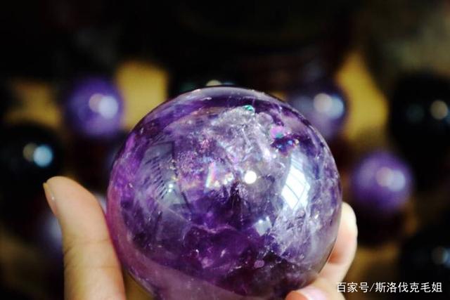 紫水晶的神秘寓意，守护与灵性的力量
