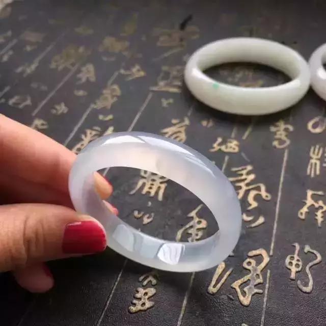 探索附近翡翠原石加工厂的奥秘，从原石到珍品的华丽蜕变