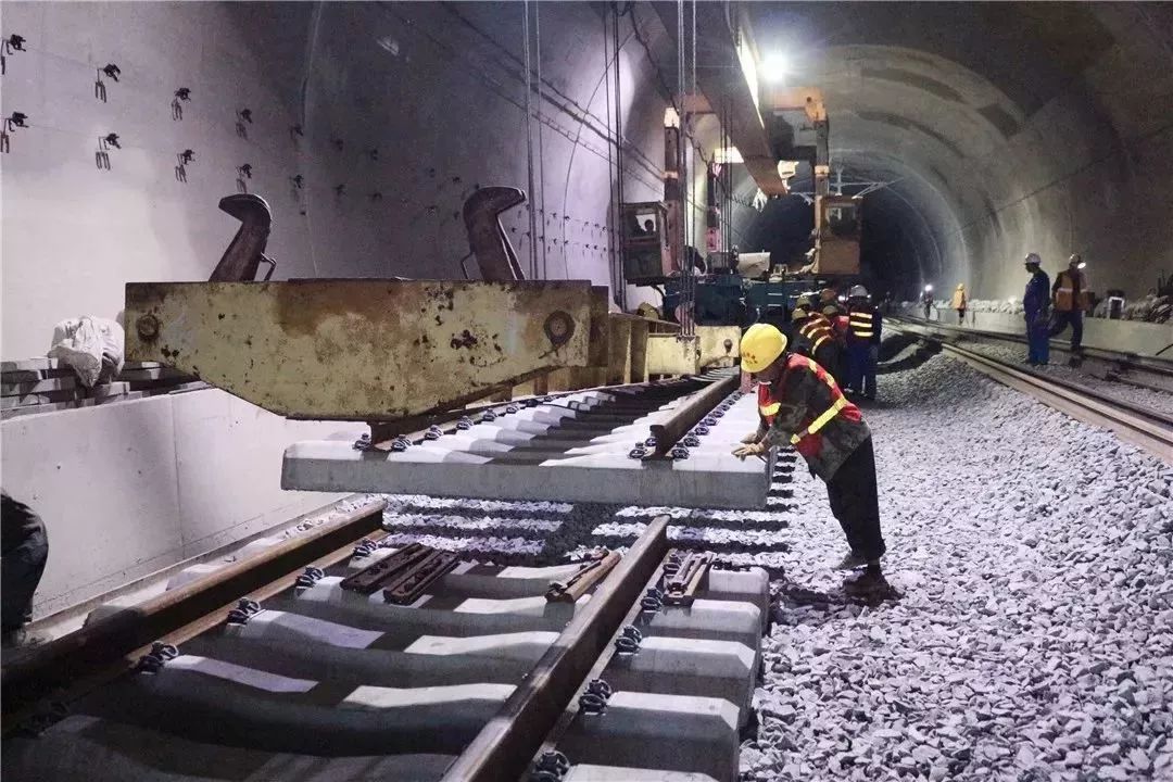 探索新丝路，南三龙铁路的崛起与影响